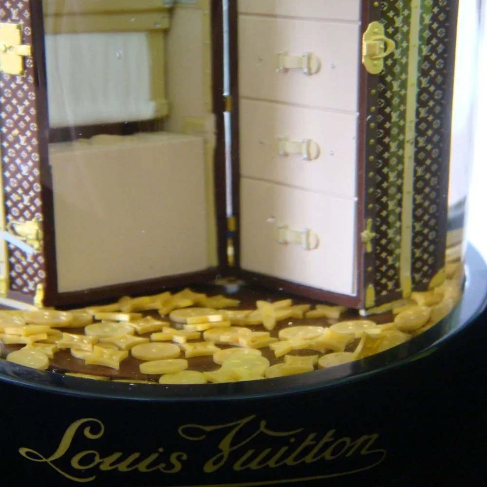 Louis Vuitton Snow Globe monogram luggage truck limited edition - Picture 7 of 8